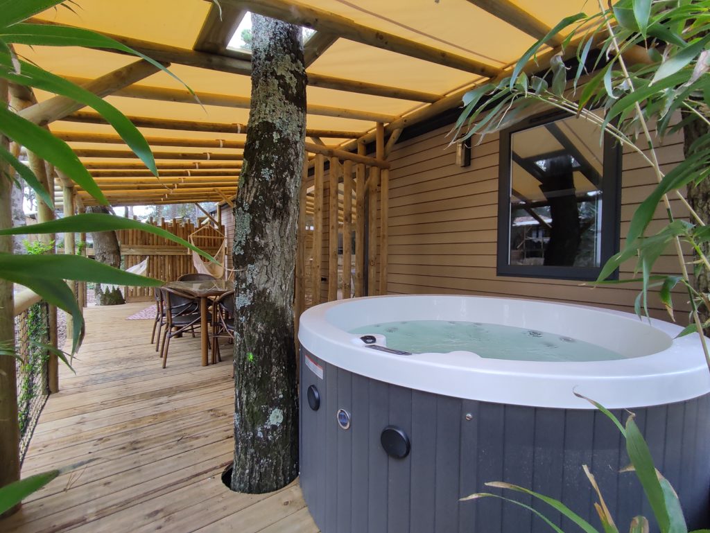 2023-03-17-lodge-jacuzzi-petit-bois-camping